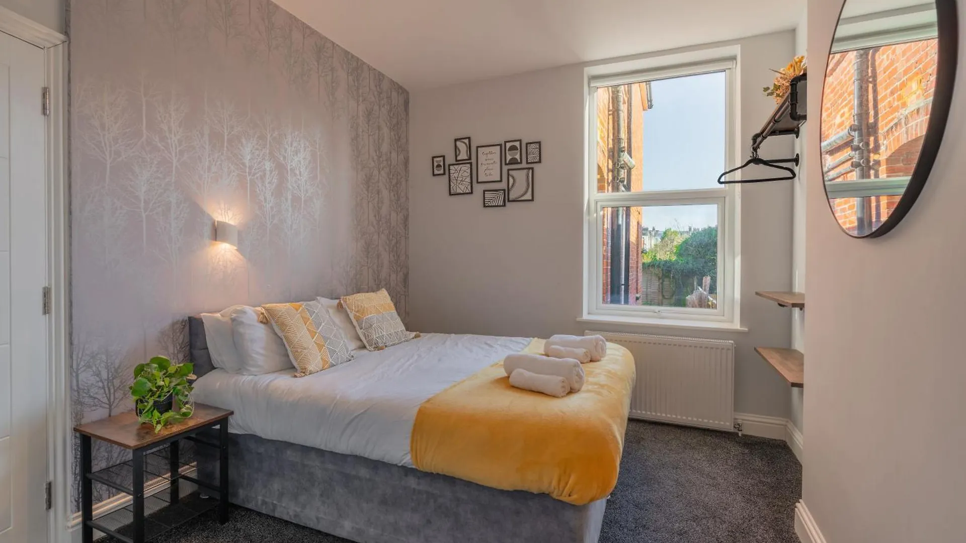 2 Bedroom, 2 Bathroom Garden Flat, By Primal Estates Short Lets In Brighton 0*,