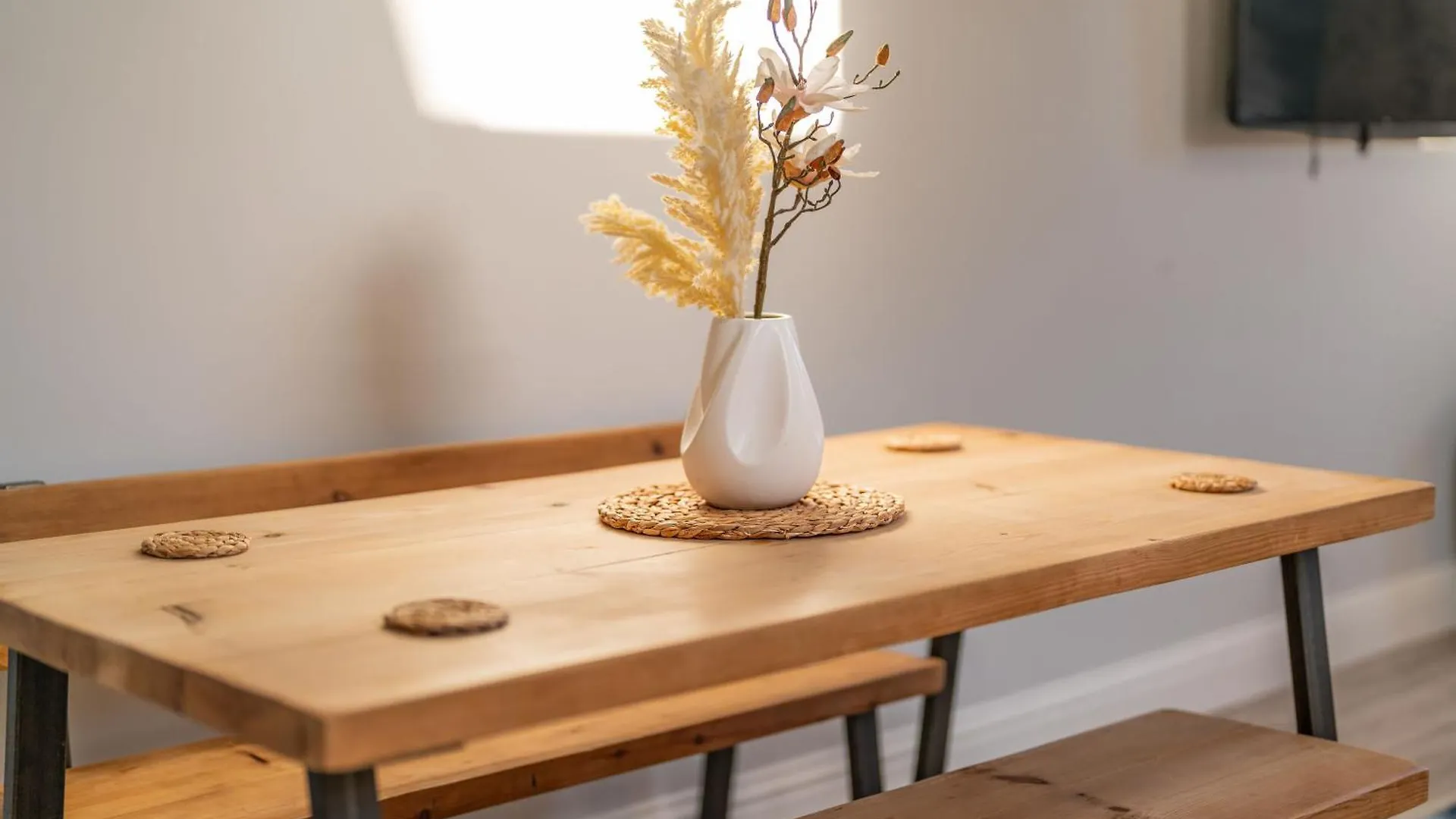 2 Bedroom, 2 Bathroom Garden Flat, By Primal Estates Short Lets In Brighton