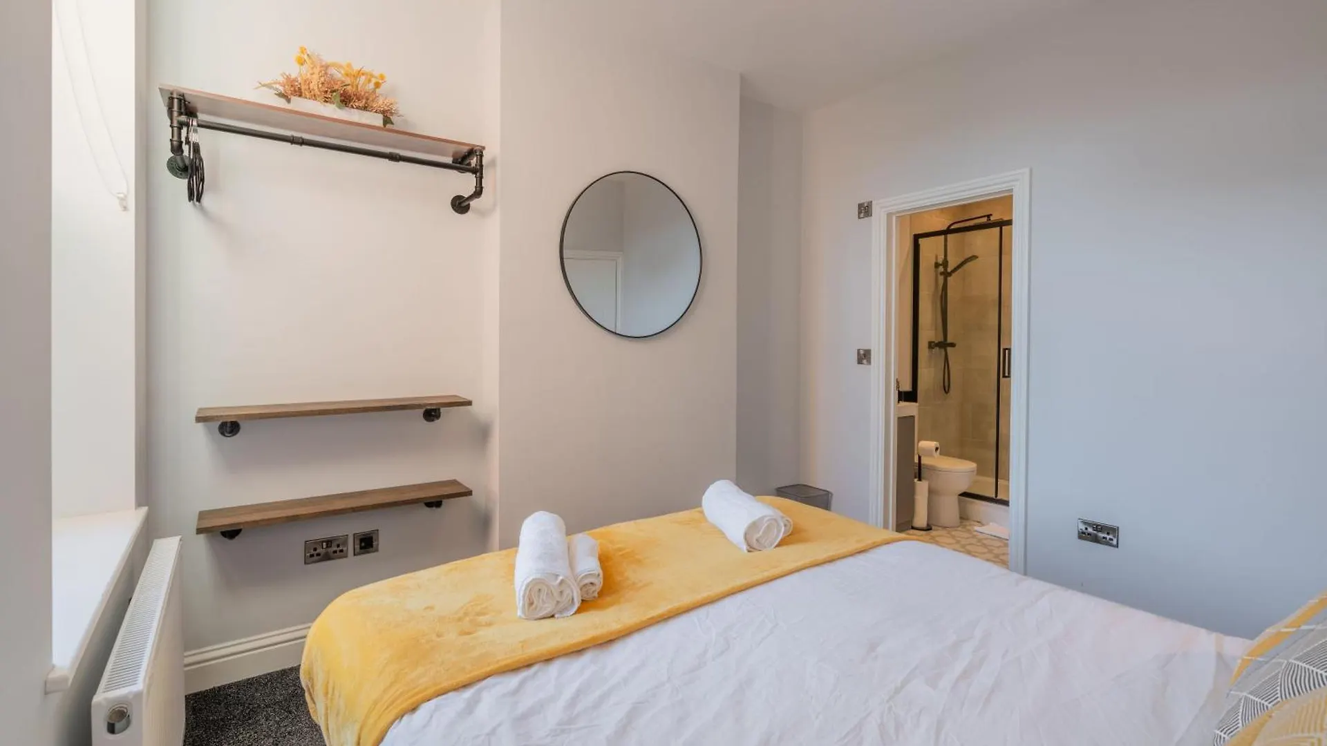 2 Bedroom, 2 Bathroom Garden Flat, By Primal Estates Short Lets In Brighton