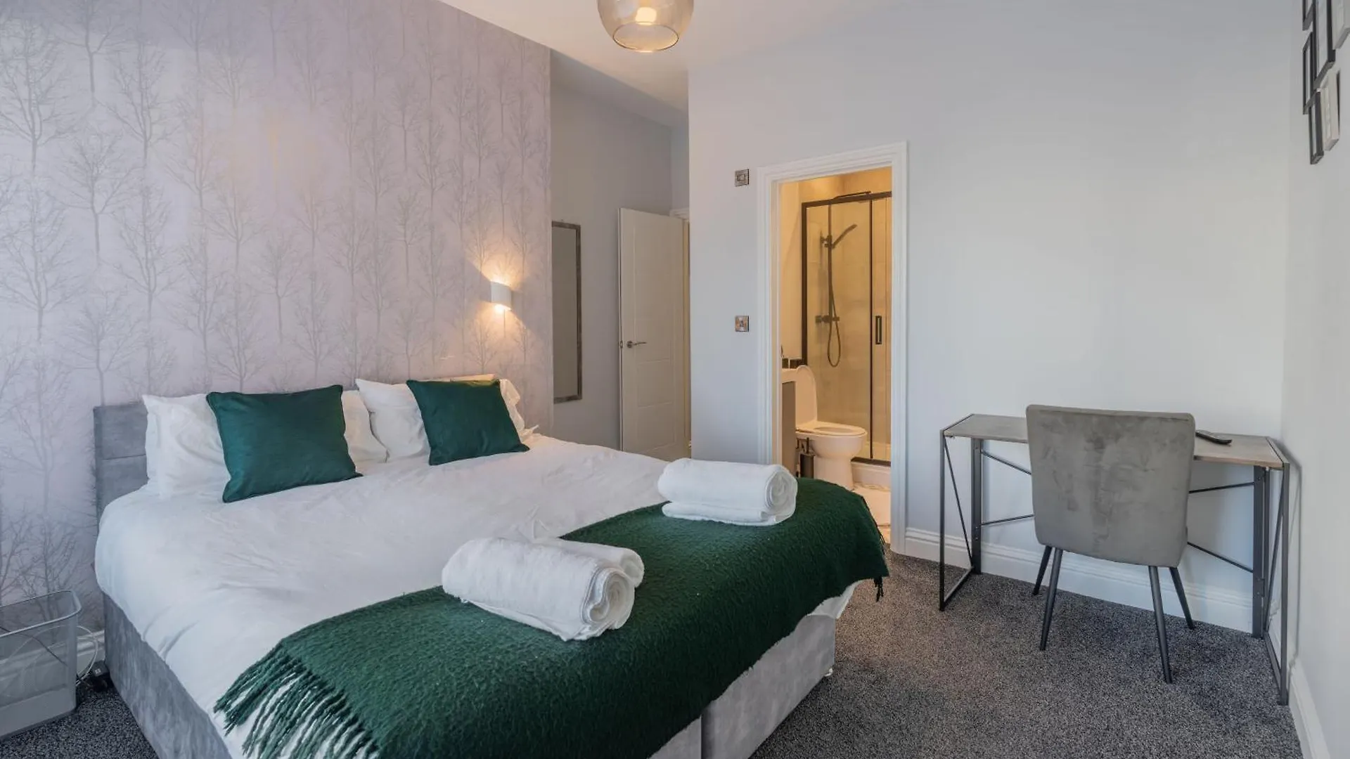Apartment 2 Bedroom, 2 Bathroom Garden Flat, By Primal Estates Short Lets In Brighton United Kingdom