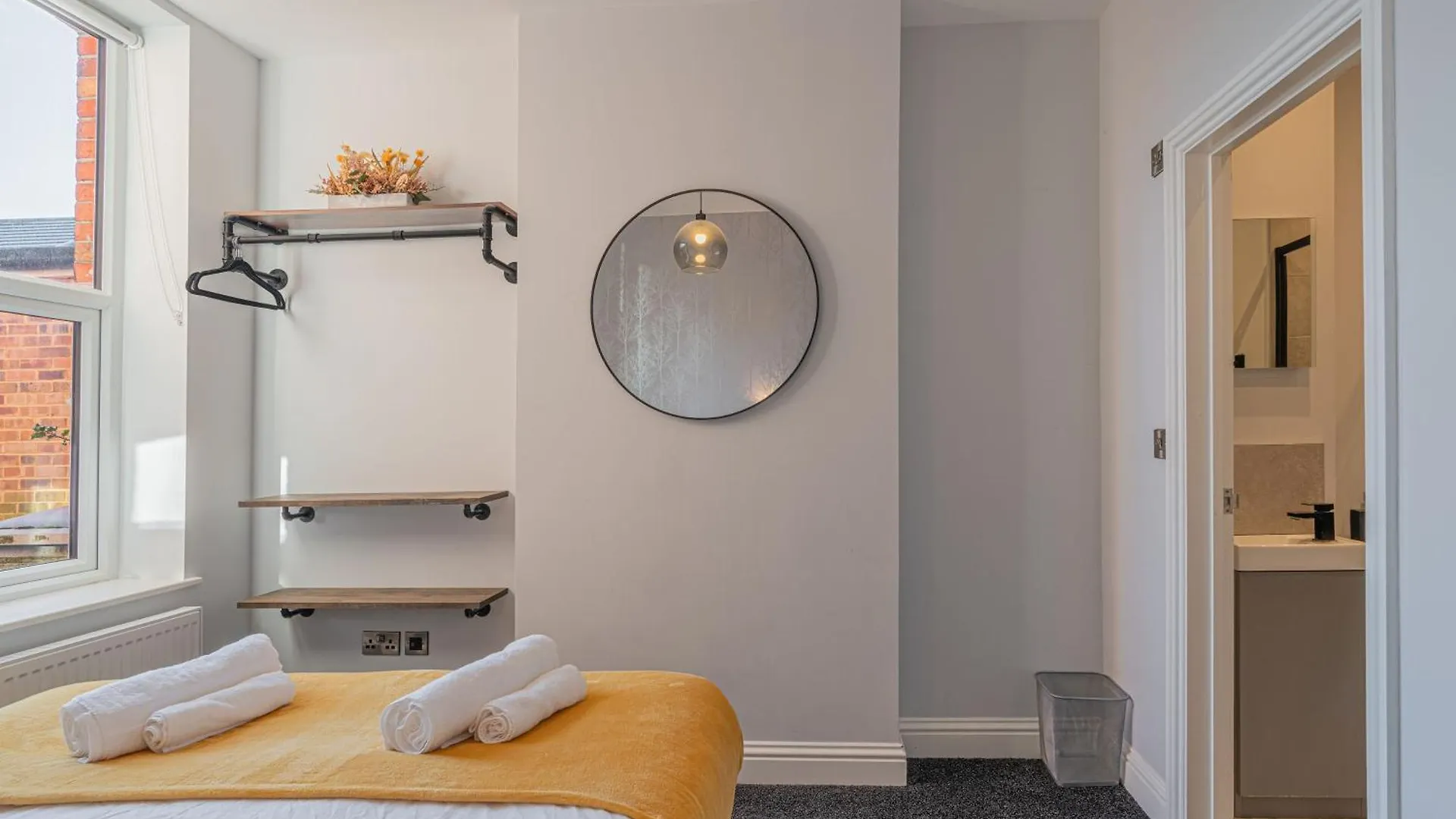2 Bedroom, 2 Bathroom Garden Flat, By Primal Estates Short Lets In Brighton 0*,  United Kingdom
