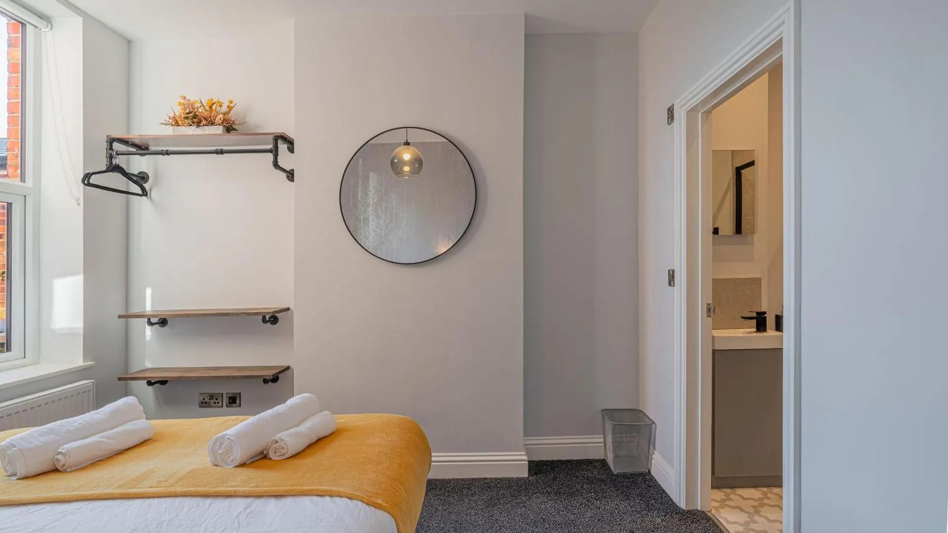2 Bedroom, 2 Bathroom Garden Flat, By Primal Estates Short Lets In Brighton United Kingdom